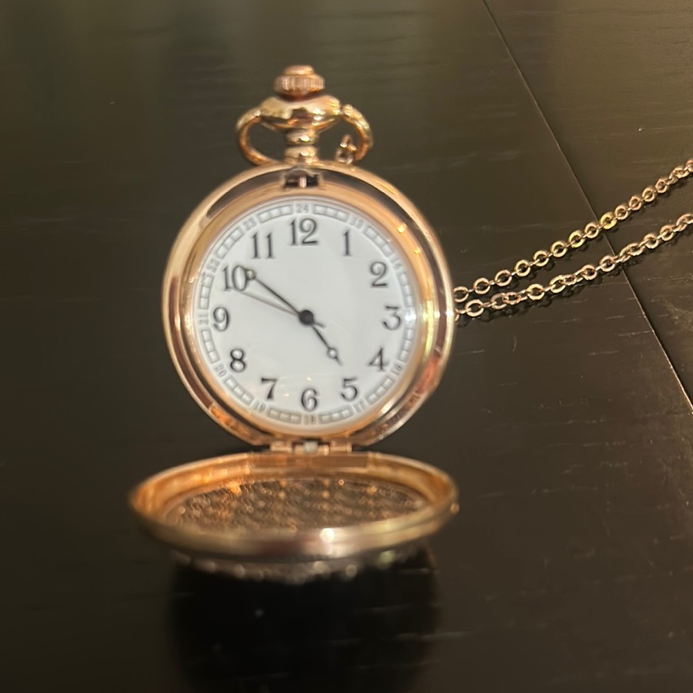 Elegant Gold Pocket Watch Necklace